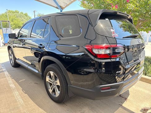 Used 2025 Honda Pilot EX-L image 8