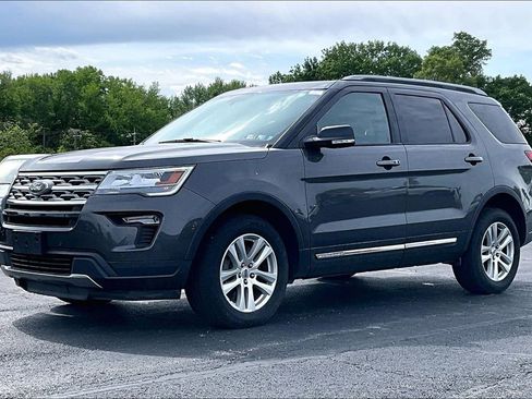 Used 2018 Ford Explorer XLT w/ Equipment Group 202A AWD/4WD image 37