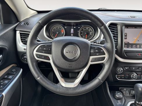 Used 2017 Jeep Cherokee Limited AWD/4WD image 13