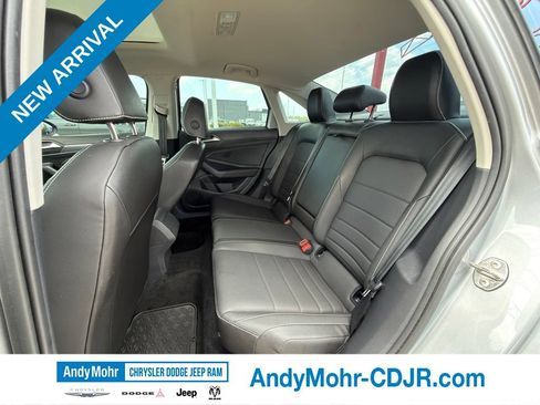 Used 2023 Volkswagen Jetta SE w/ Panoramic Sunroof Package FWD image 25