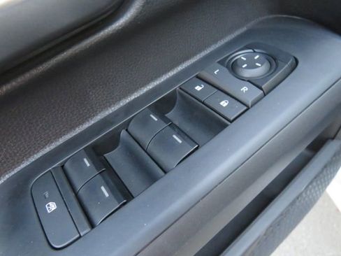 Certified 2025 Toyota Tacoma TRD Off-Road image 39