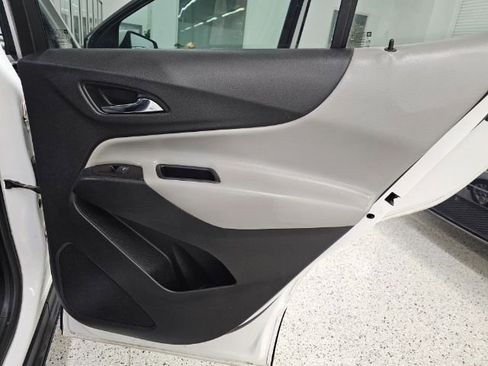 Used 2018 Chevrolet Equinox LT image 28