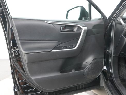 Used 2020 Toyota RAV4 LE w/ All Weather Liner Package AWD/4WD image 15