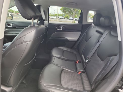 Used 2022 Jeep Compass Latitude FWD image 14