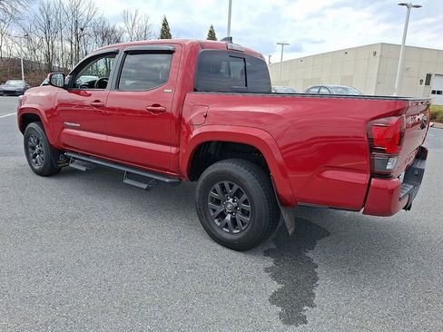 Used 2022 Toyota Tacoma SR5 w/ Technology Package RWD image 7