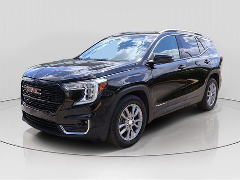 Used 2024 GMC Terrain SLT FWD image 3