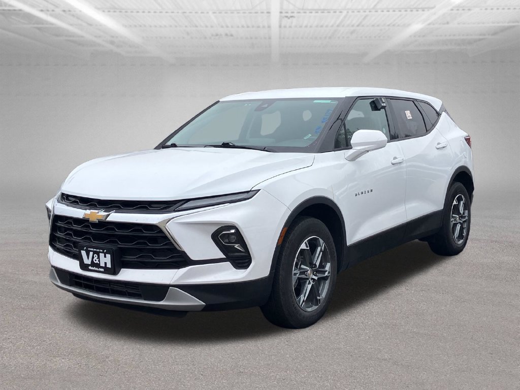 Used 2025 Chevrolet Blazer LT AWD/4WD image 3