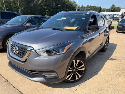 Used 2019 Nissan Kicks SR w/ SR Premium Package FWD image 1