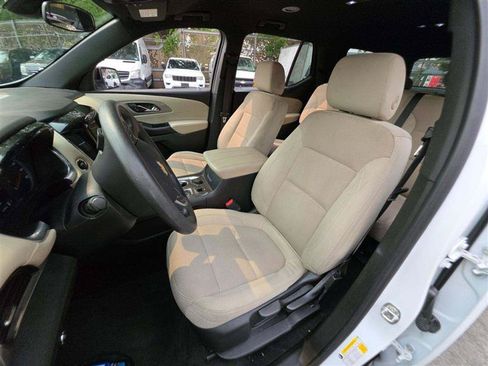 Used 2023 Chevrolet Traverse LS FWD image 7
