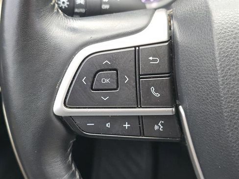 Used 2023 Toyota Highlander XLE image 19