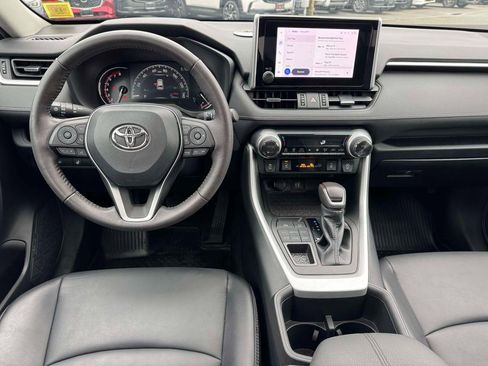 Used 2023 Toyota RAV4 XLE Premium image 17