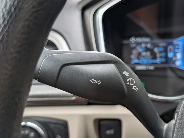 Used 2017 Ford Fusion SE FWD image 25