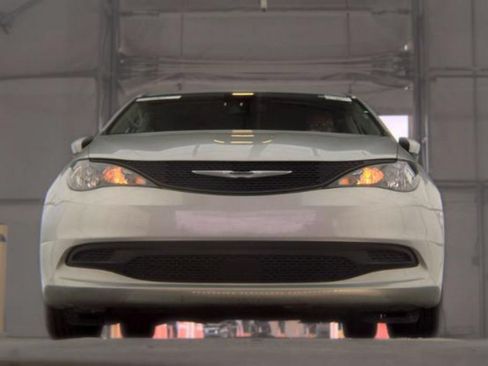 Used 2023 Chrysler Voyager LX FWD image 4
