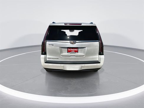 Used 2016 Cadillac Escalade Luxury image 7