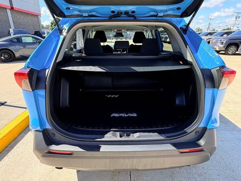 Used 2019 Toyota RAV4 LE w/ All Weather Liner Package AWD/4WD image 24
