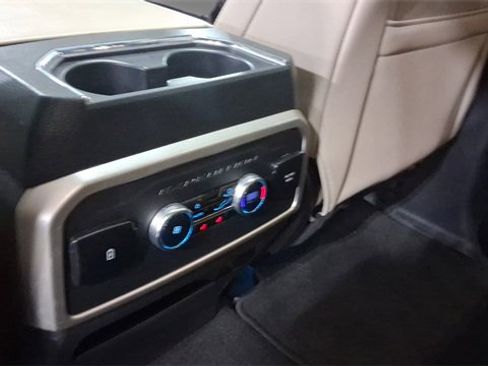 Used 2024 Ford Expedition Limited image 24