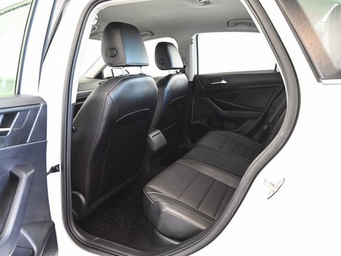 Used 2022 Volkswagen Jetta SE FWD image 16