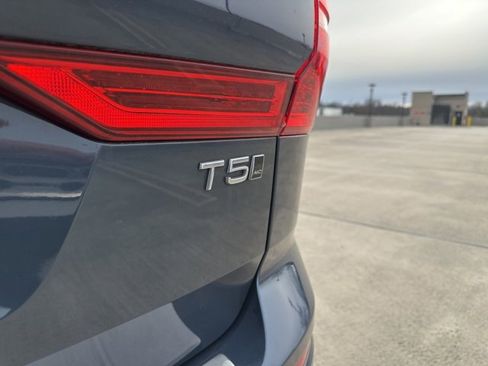 Used 2020 Volvo XC60 T5 Momentum w/ Protection Package Premier image 38