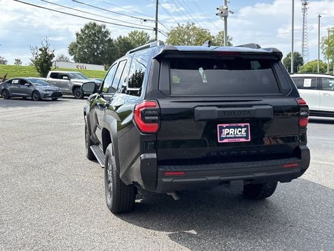 Used 2025 Toyota 4Runner SR5 AWD/4WD image 7
