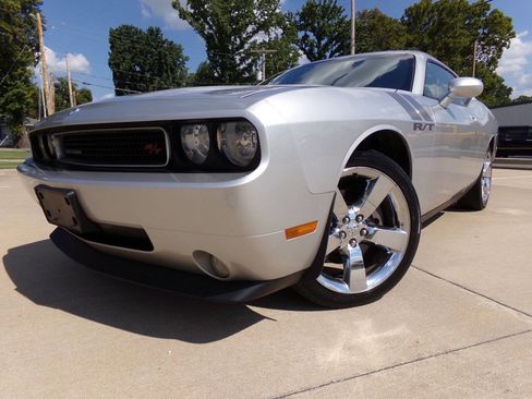 Used 2010 Dodge Challenger R/T w/ Sound Group image 9