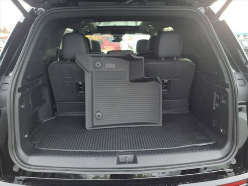 New 2026 Chevrolet Traverse High Country w/ LPO, Floor Liner Package image 9