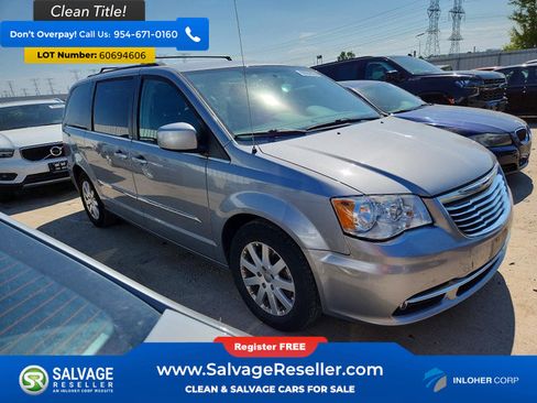 Used 2014 Chrysler Town & Country Touring FWD image 5