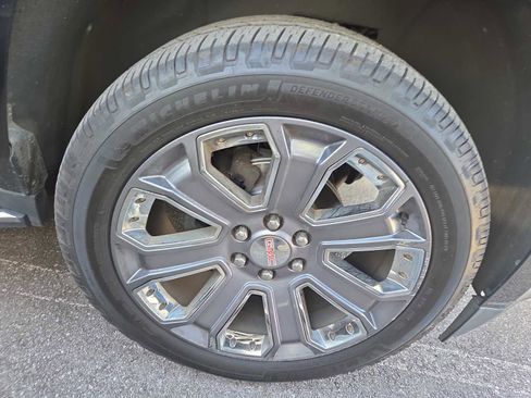 Used 2020 GMC Yukon SLT image 2