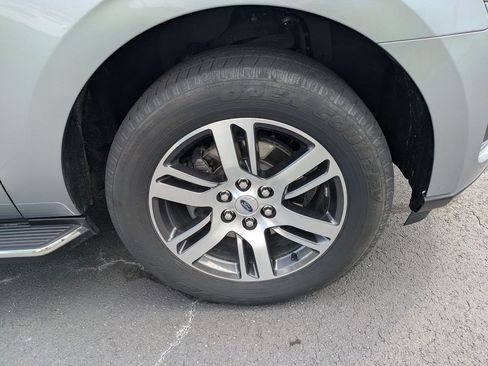 Used 2022 Ford Expedition Limited RWD image 11