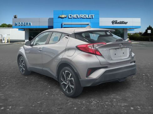 Used 2019 Toyota C-HR XLE FWD image 3