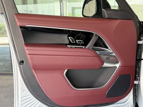 Used 2025 Land Rover Range Rover SE image 20