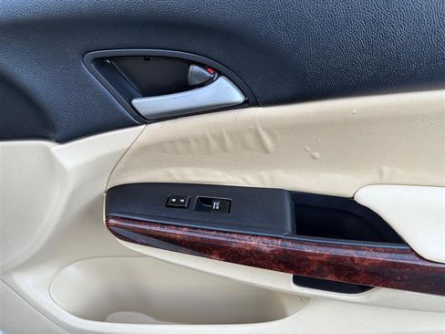 Used 2011 Honda Crosstour EX image 20