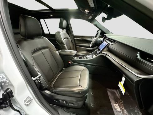 New 2025 Jeep Grand Cherokee Limited image 31