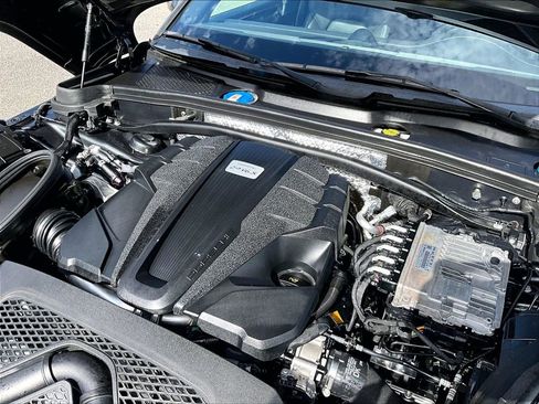 Certified 2023 Porsche Macan S AWD/4WD image 24