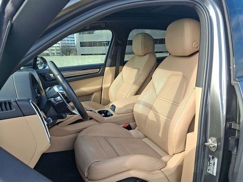 Used 2023 Porsche Cayenne S image 15