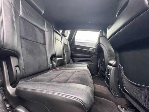 Used 2018 Jeep Grand Cherokee Laredo image 18