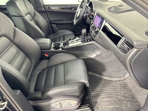 Certified 2026 Porsche Macan image 29