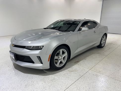 Used 2018 Chevrolet Camaro LT image 1