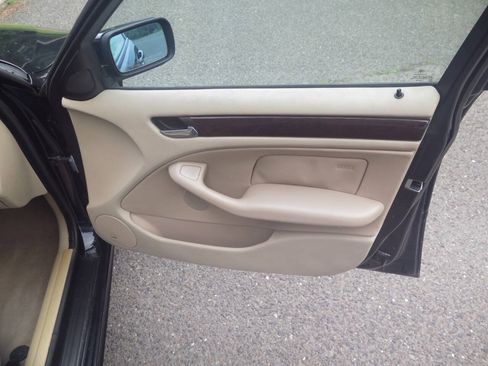 Used 2005 BMW 325i Sedan RWD image 15