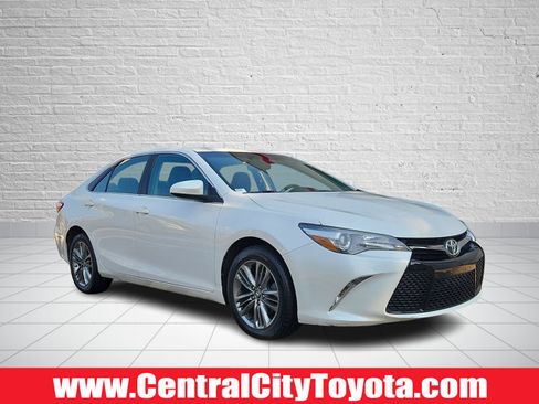 Used 2017 Toyota Camry SE FWD image 1