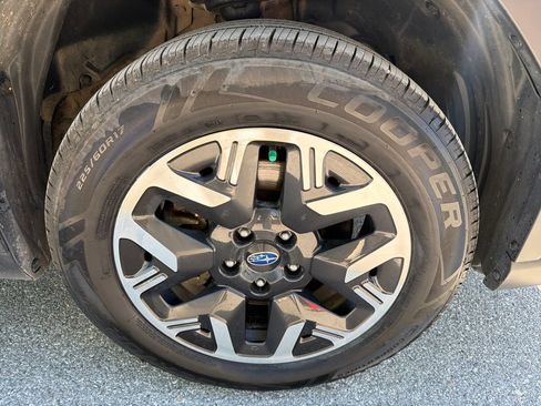 Certified 2025 Subaru Forester Premium AWD/4WD image 19