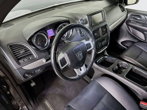 Used 2019 Dodge Grand Caravan GT image 2