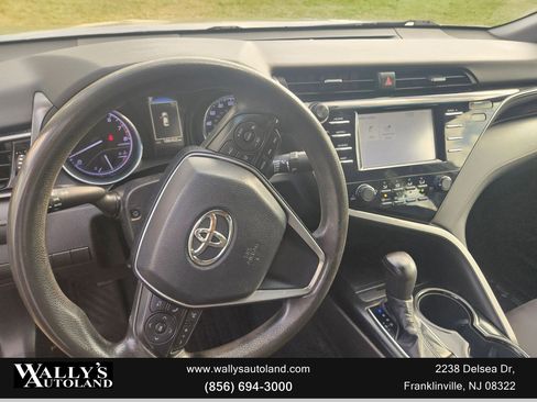 Used 2019 Toyota Camry LE image 32