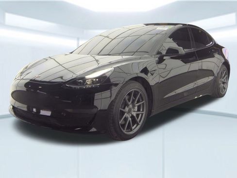 Used 2023 Tesla Model 3 Standard Range image 4