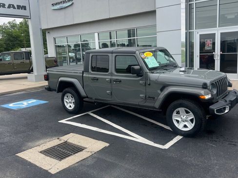 Used 2022 Jeep Gladiator Sport AWD/4WD image 7