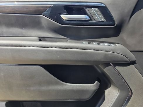Used 2025 Chevrolet Tahoe LT RWD image 19