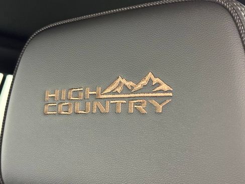 Certified 2026 Chevrolet Suburban High Country AWD/4WD image 40
