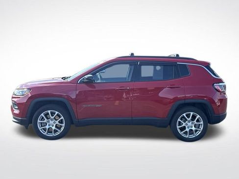 Used 2023 Jeep Compass Latitude AWD/4WD image 5