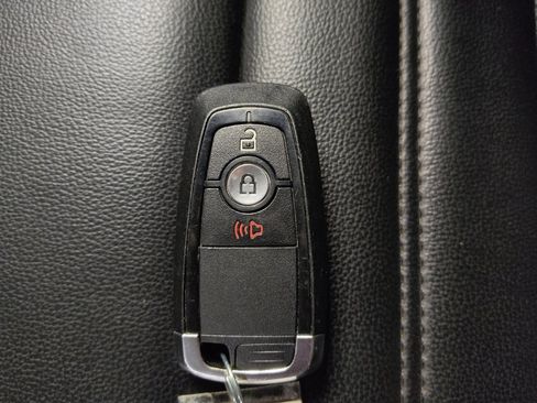 Used 2024 Ford Edge SEL image 32