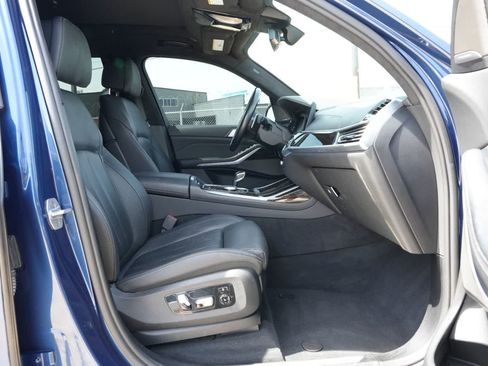 Used 2021 BMW X7 xDrive40i w/ M Sport Package AWD/4WD image 22