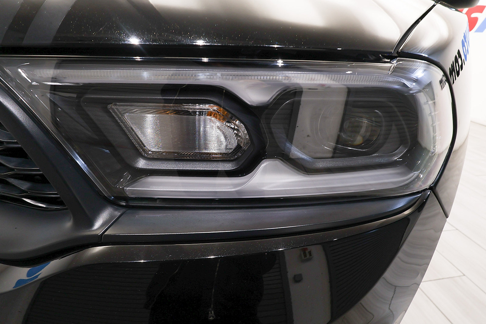 Used 2023 Dodge Durango R/T w/ Hemi Orange Plus Package AWD/4WD image 9